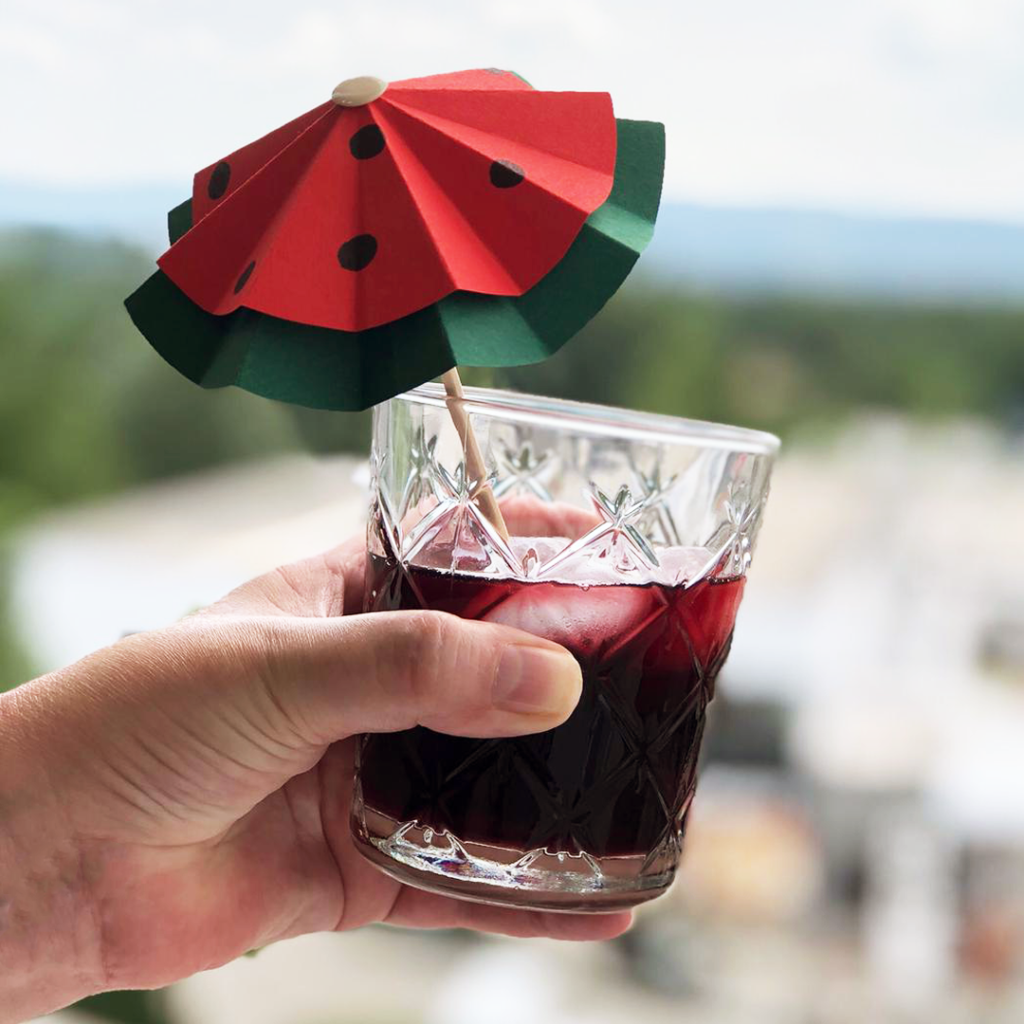 Basteltipp: Fruchtige Cocktailschirmchen